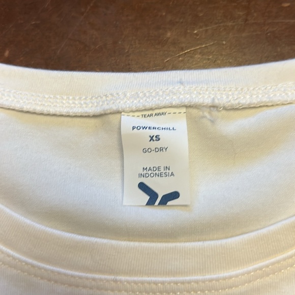 Old Navy “PowerChill Ultra Crop Top T-Shirt” Size xs - Picture 3 of 5